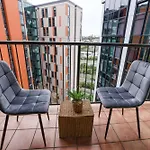 Lovely 2Br Apt W Free Parking