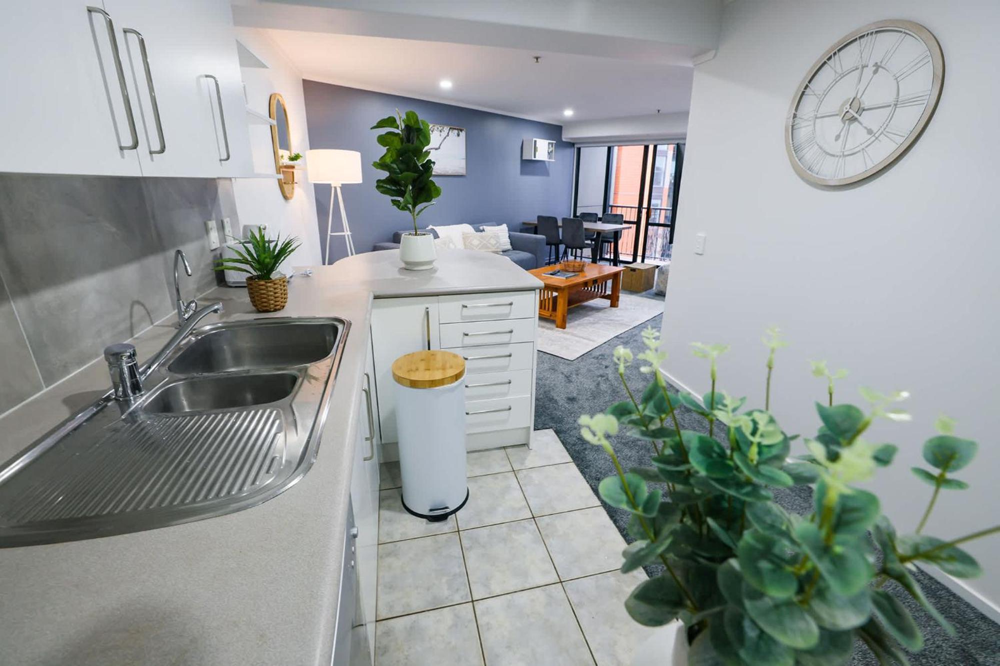 Lovely 2br W Free Parking Apartment