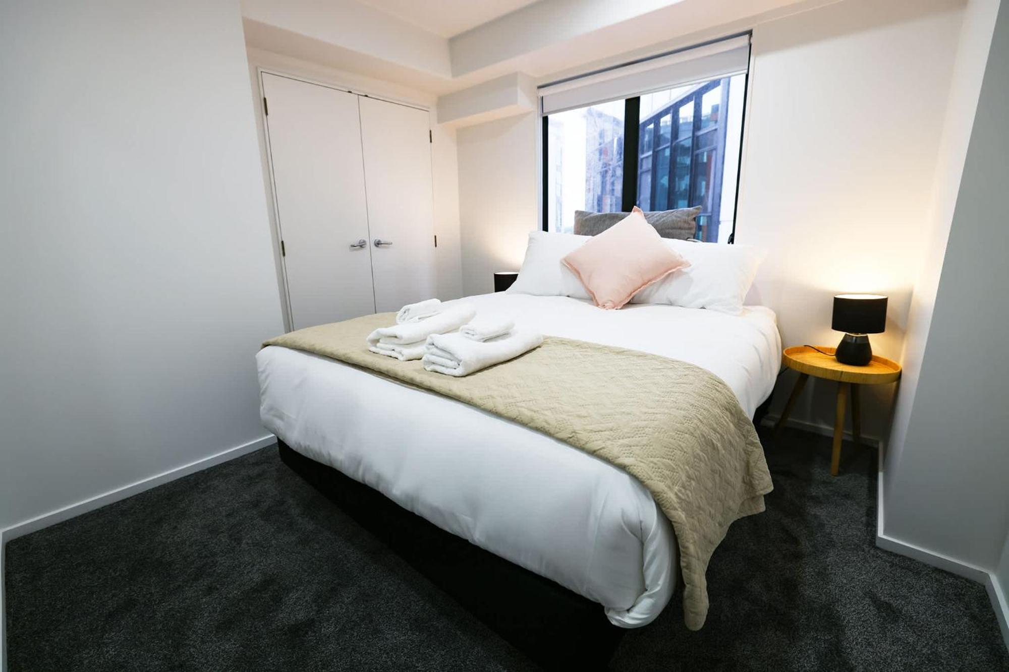 Lovely 2br W Free Parking Apartment Auckland