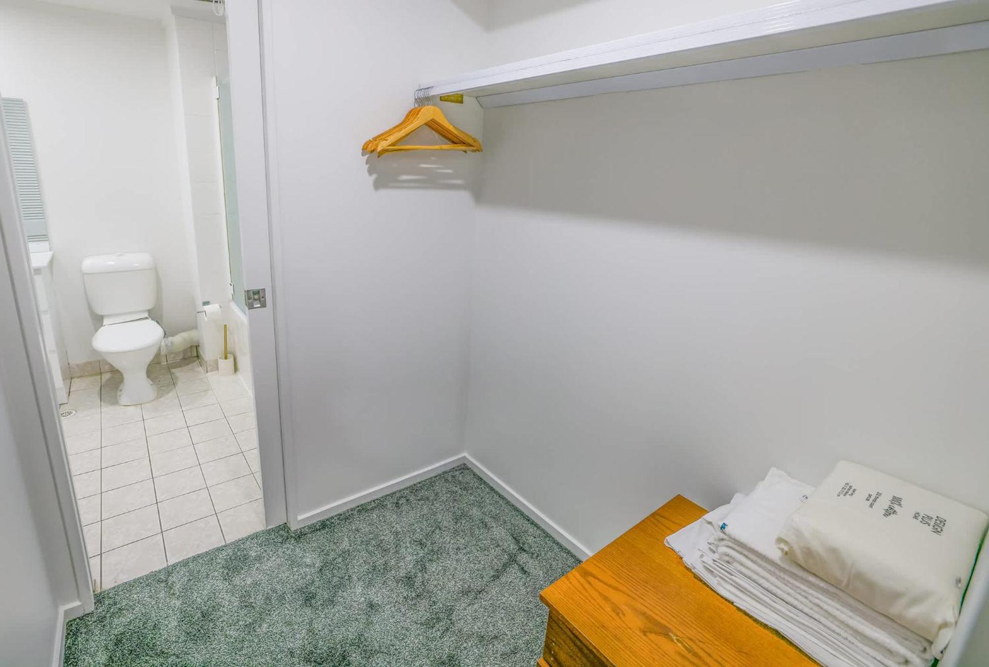 Lovely 2br W Free Parking * Auckland