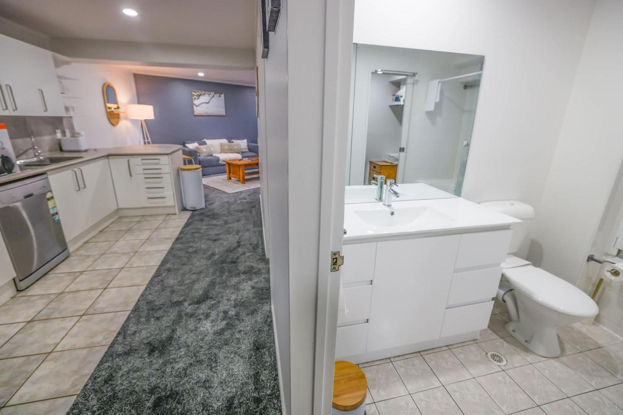 Lovely 2br W Free Parking * Auckland