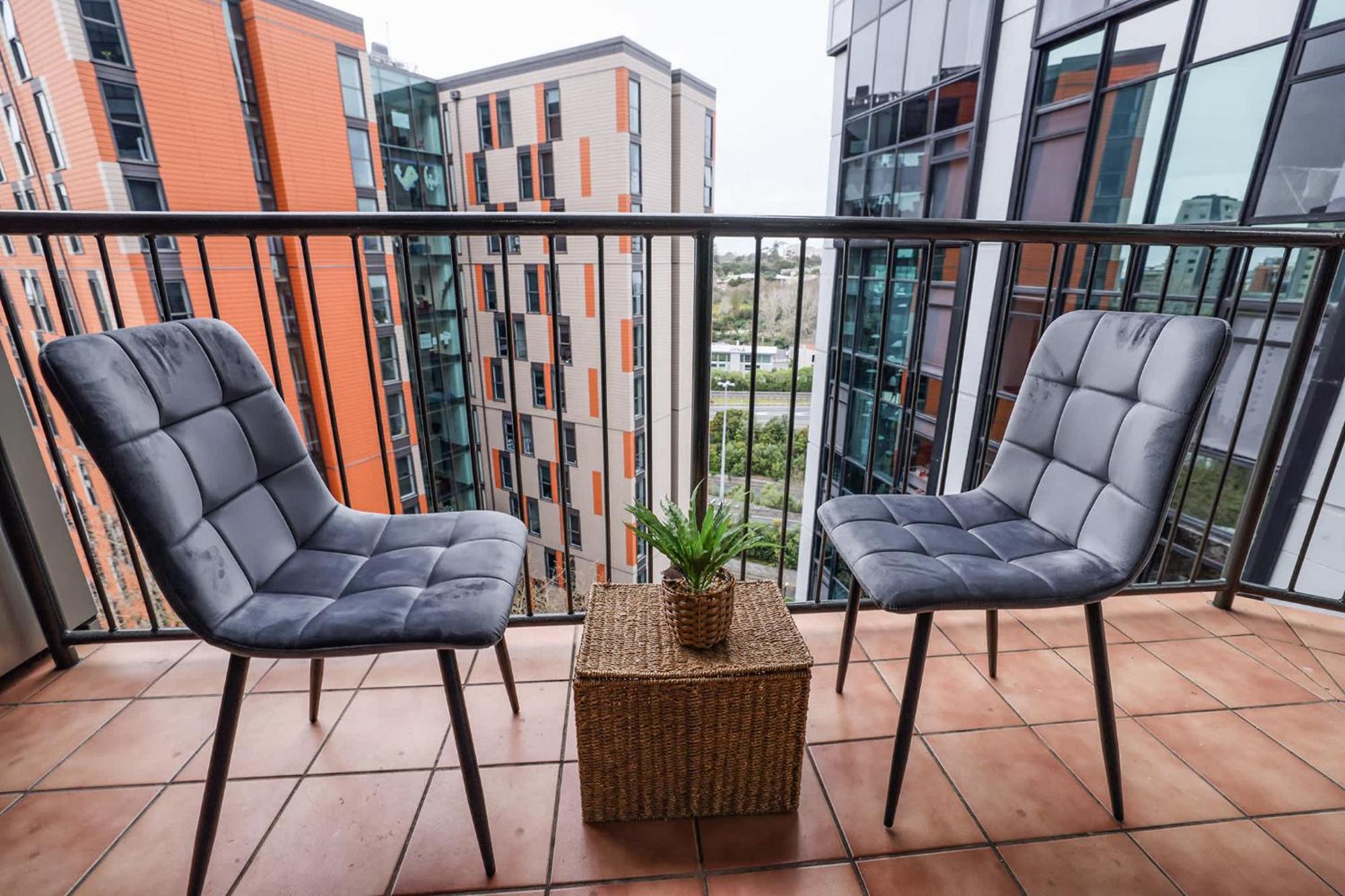 Lovely 2br W Free Parking Apartment Auckland