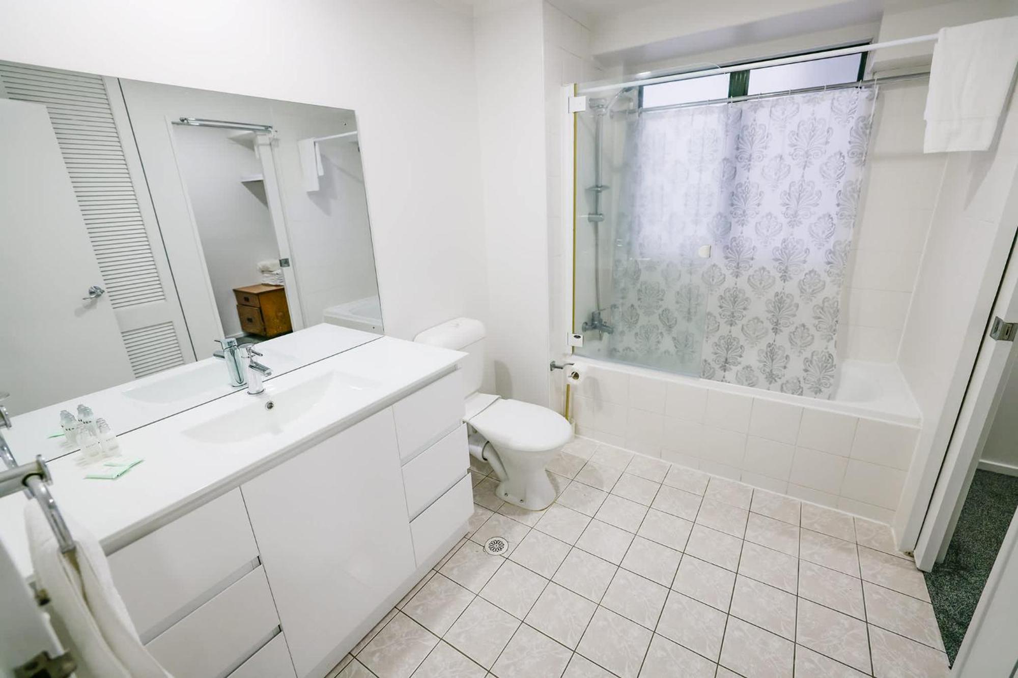 Lovely 2br W Free Parking