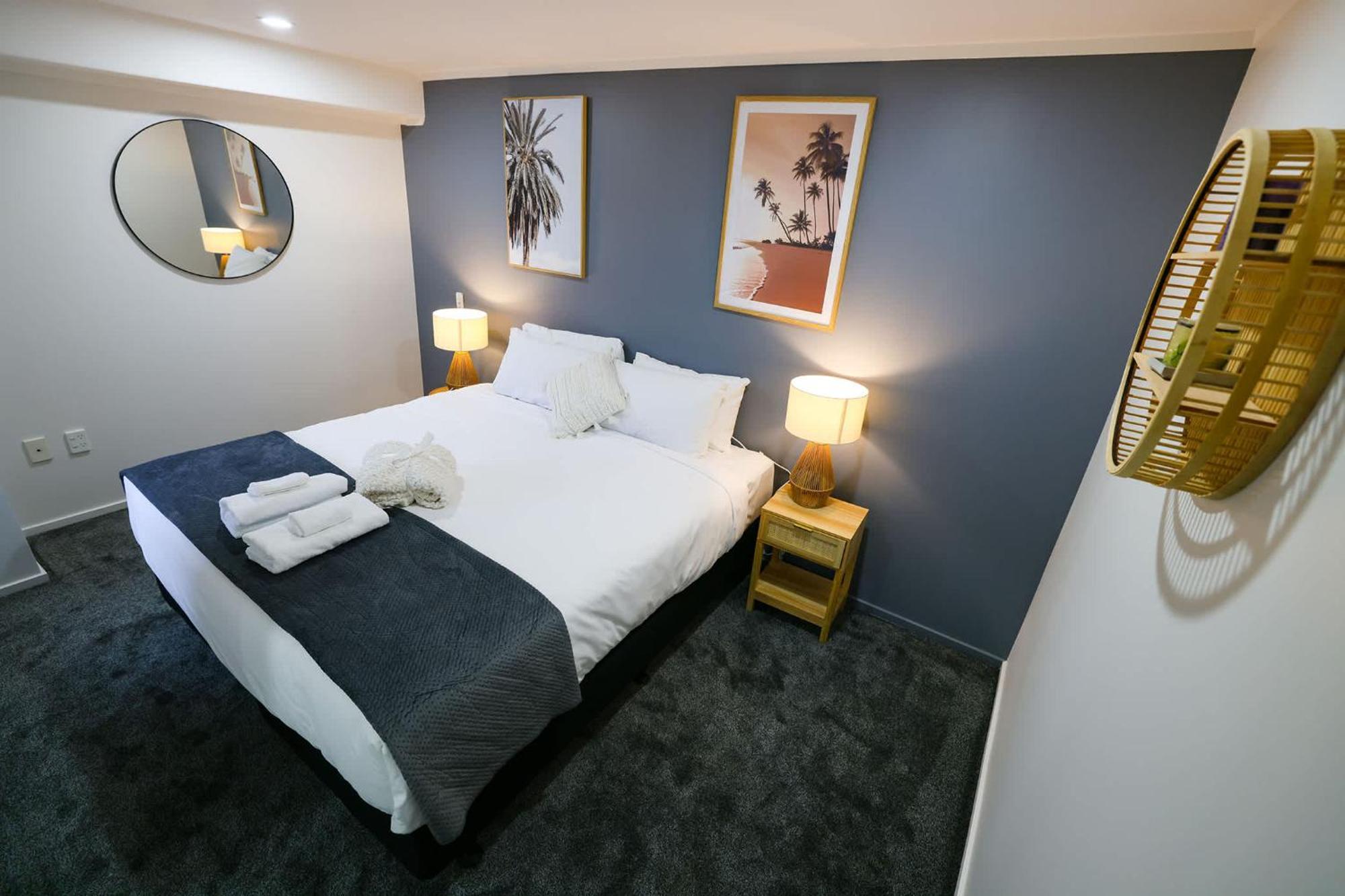 Lovely 2br W Free Parking Apartment